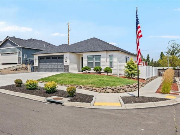 608 Nobility Drive, Medford, OR 97501