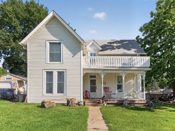 311 E Locust Street , Bolivar, MO 65613