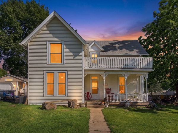 311 E Locust Street , Bolivar, MO 65613
