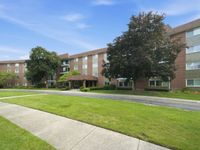 1025 S Fernandez Avenue, Arlington Heights, IL 60005 primary photo