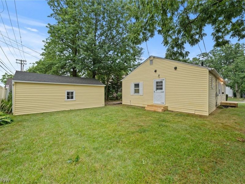 2330 21 Street, Cuyahoga Falls, OH 44223 Photo 3