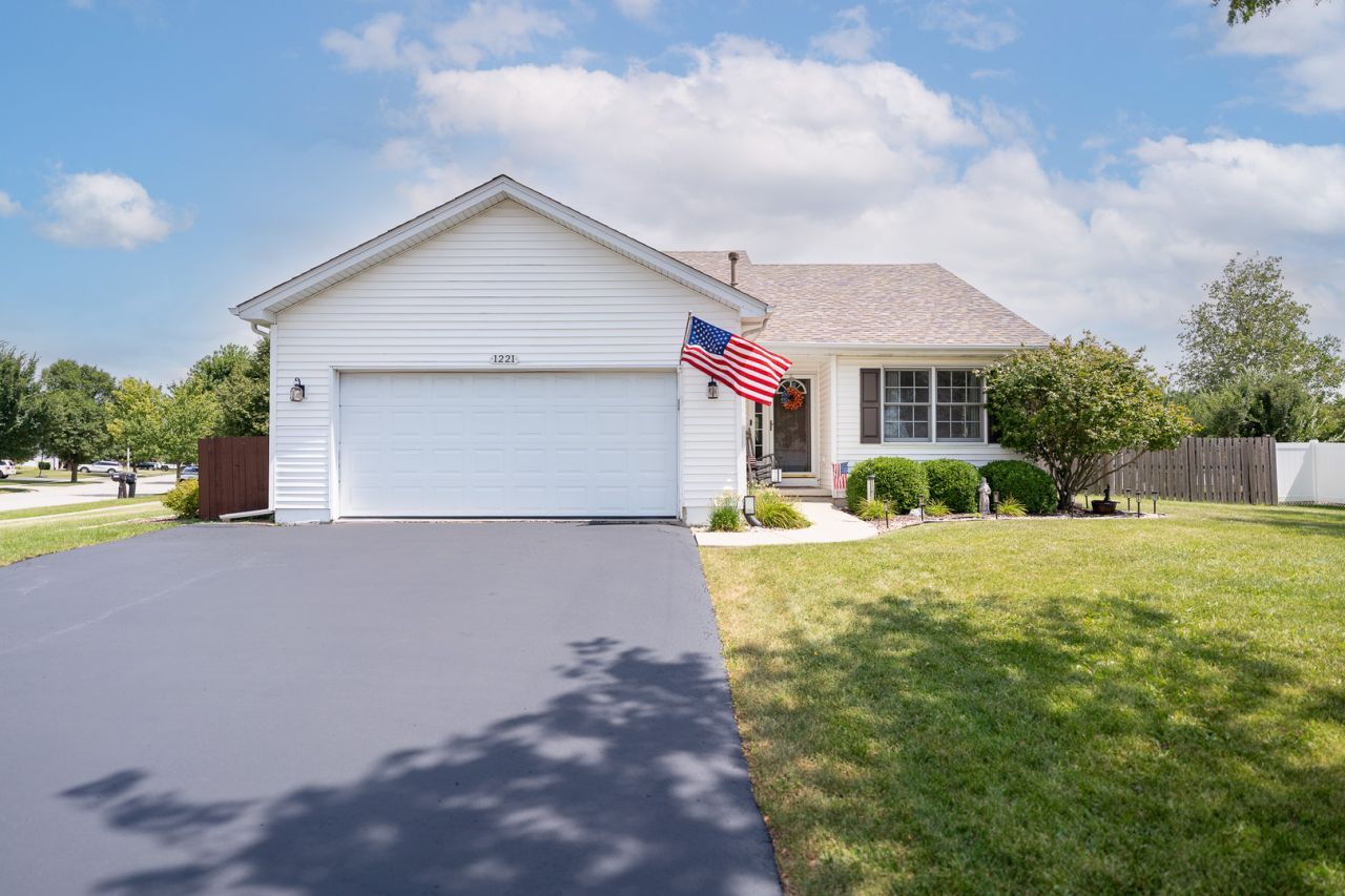 1221 Glen Mor Drive , Shorewood, IL 60404