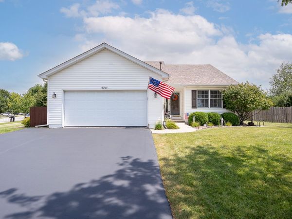 1221 Glen Mor Drive, Shorewood, IL 60404