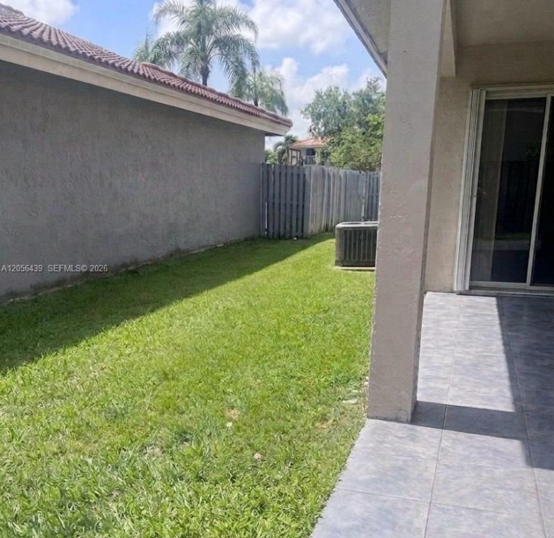 1285 Seagrape Cir , Weston, FL 33326 Photo