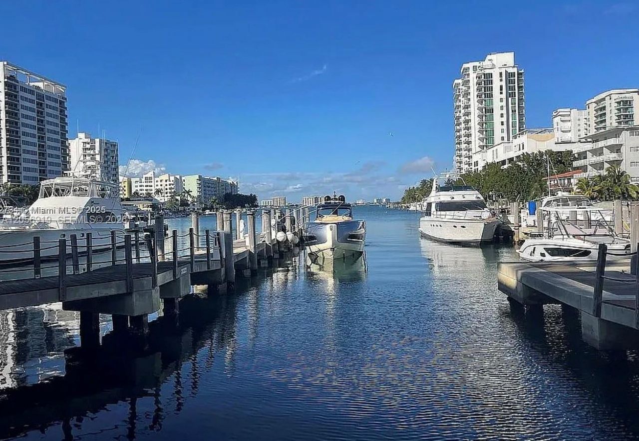 7900 Harbor Island Dr, Unit 705, North Bay Village, FL 33141 Photo