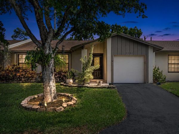 5284 Breadfruit Circle, Delray Beach, FL 33484