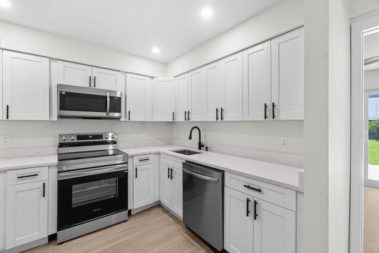 4498 NW 2nd Avenue, Unit 4500, Boca Raton, FL 33431 Photo