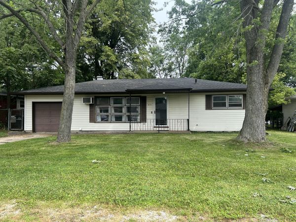 830 W 39th Avenue , Hobart, IN 46342