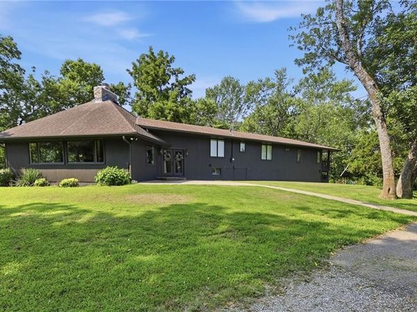 19260 S Hedge Lane, Spring Hill, KS 66083