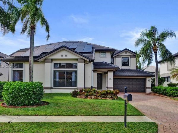 740 E Cypress Pointe Dr E, Pembroke Pines, FL 33027
