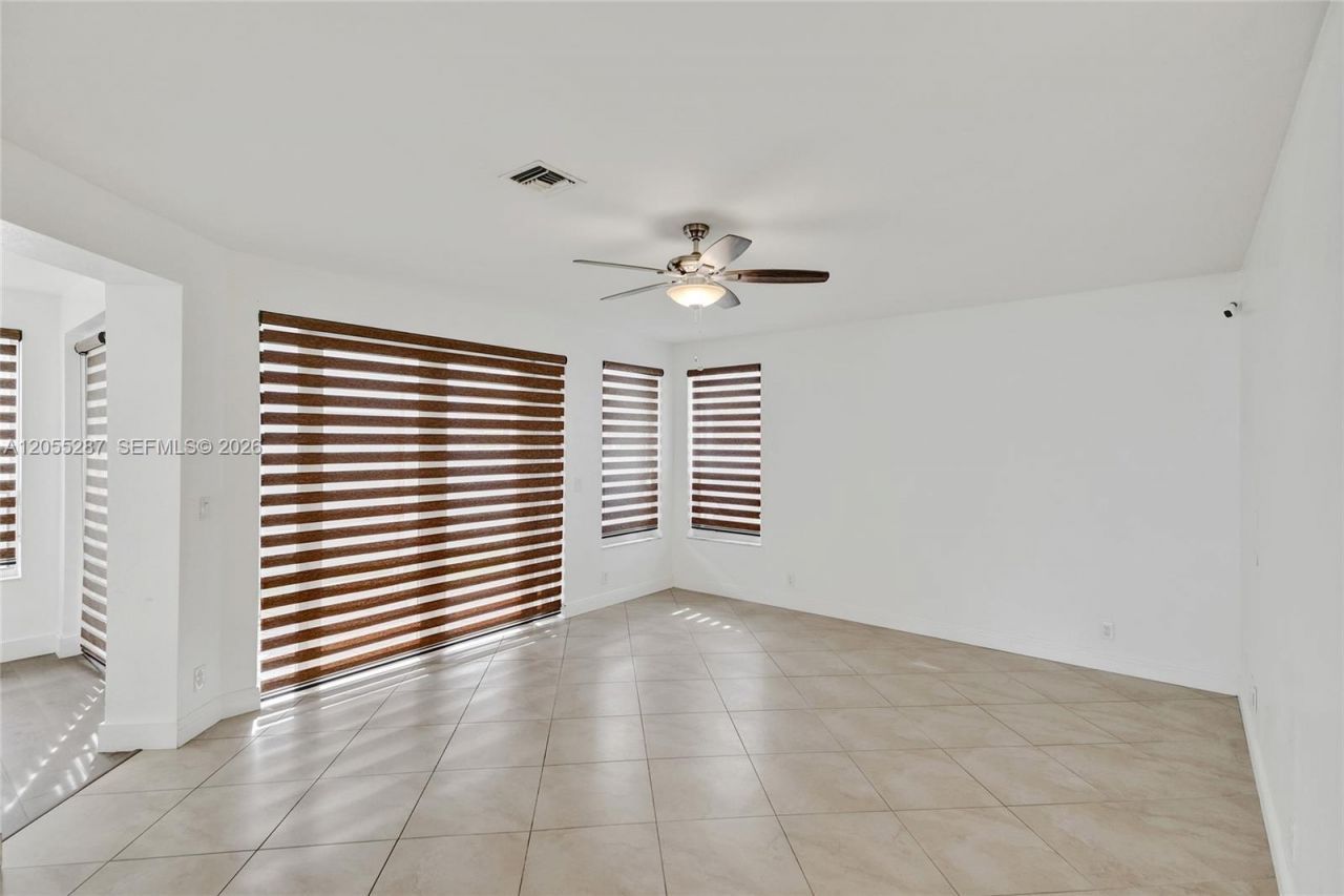740 E Cypress Pointe Dr E, Pembroke Pines, FL 33027 Photo