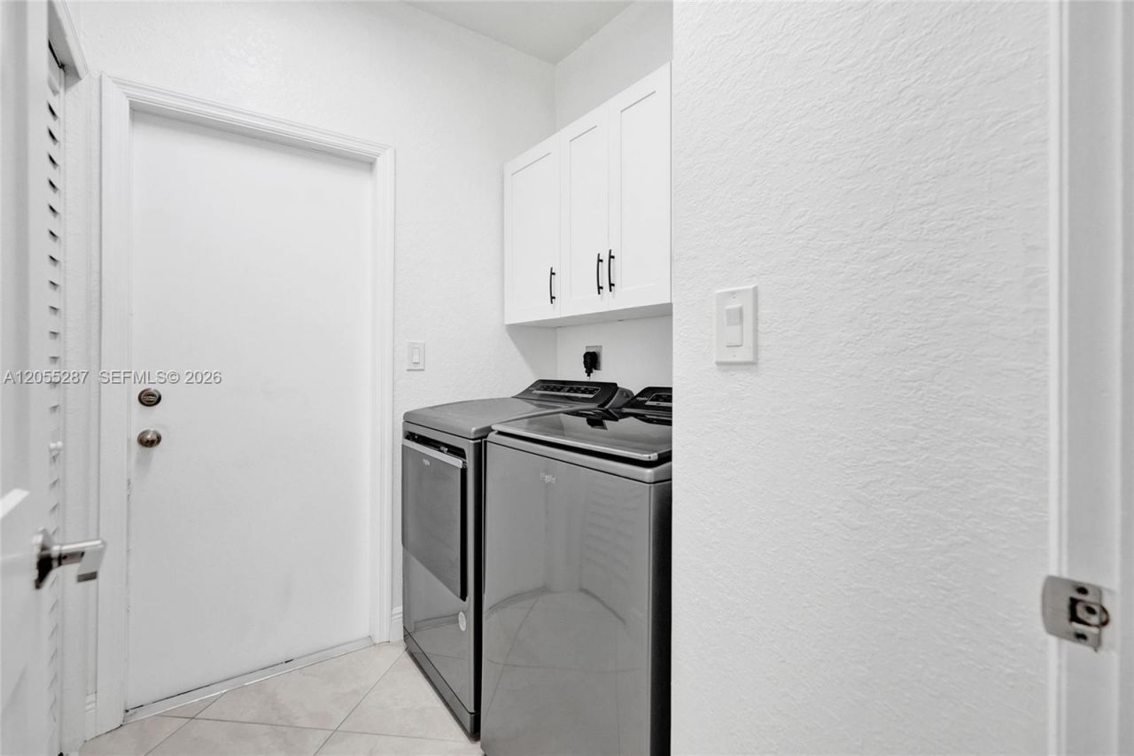 740 E Cypress Pointe Dr E, Pembroke Pines, FL 33027 Photo
