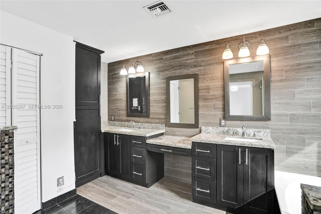 740 E Cypress Pointe Dr E, Pembroke Pines, FL 33027 Photo