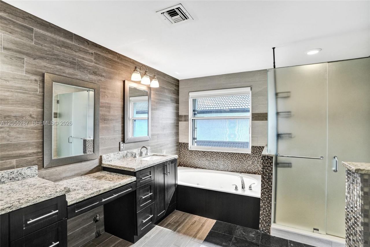 740 E Cypress Pointe Dr E, Pembroke Pines, FL 33027 Photo