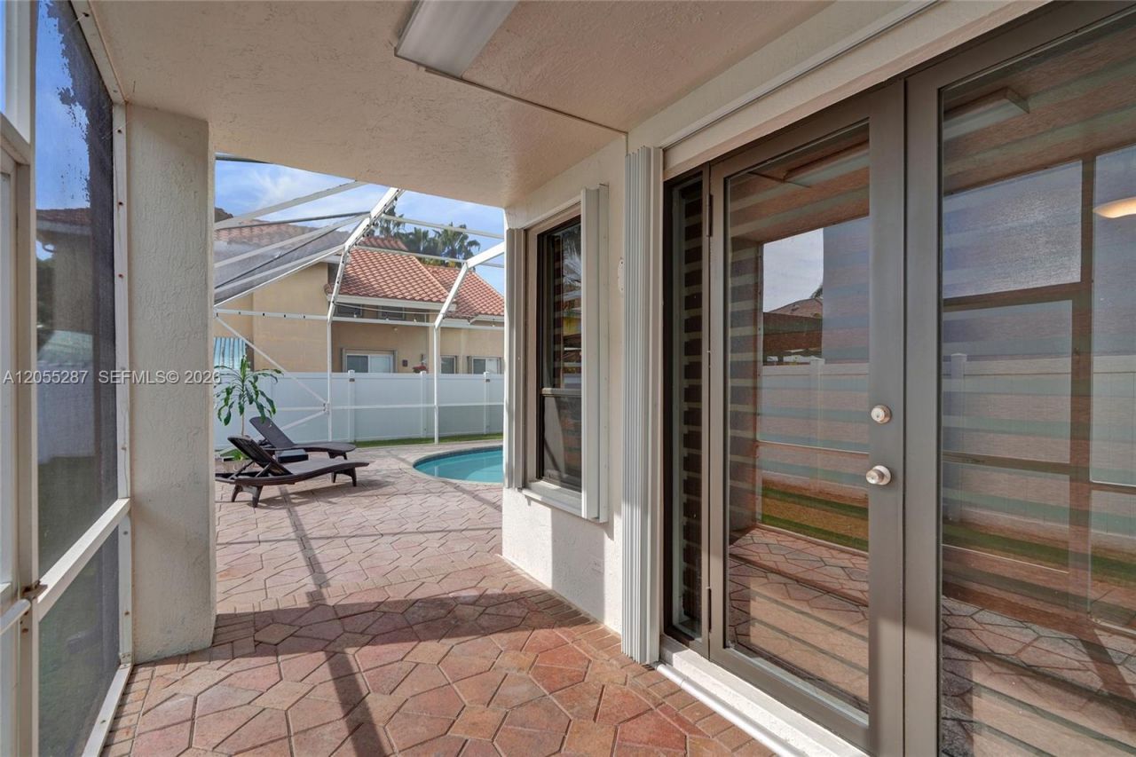740 E Cypress Pointe Dr E, Pembroke Pines, FL 33027 Photo