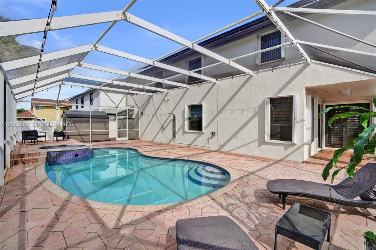 740 E Cypress Pointe Dr E, Pembroke Pines, FL 33027 Photo
