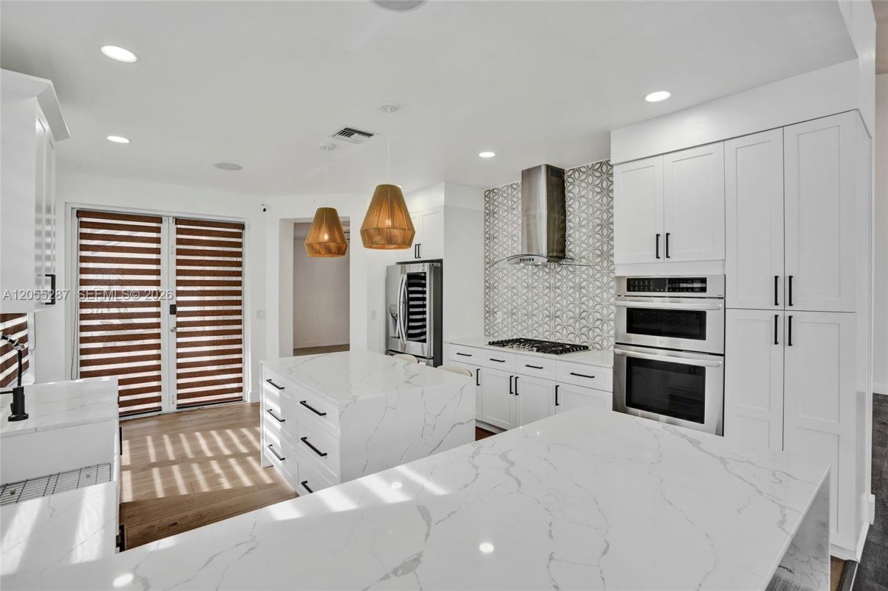 740 E Cypress Pointe Dr E, Pembroke Pines, FL 33027 Photo