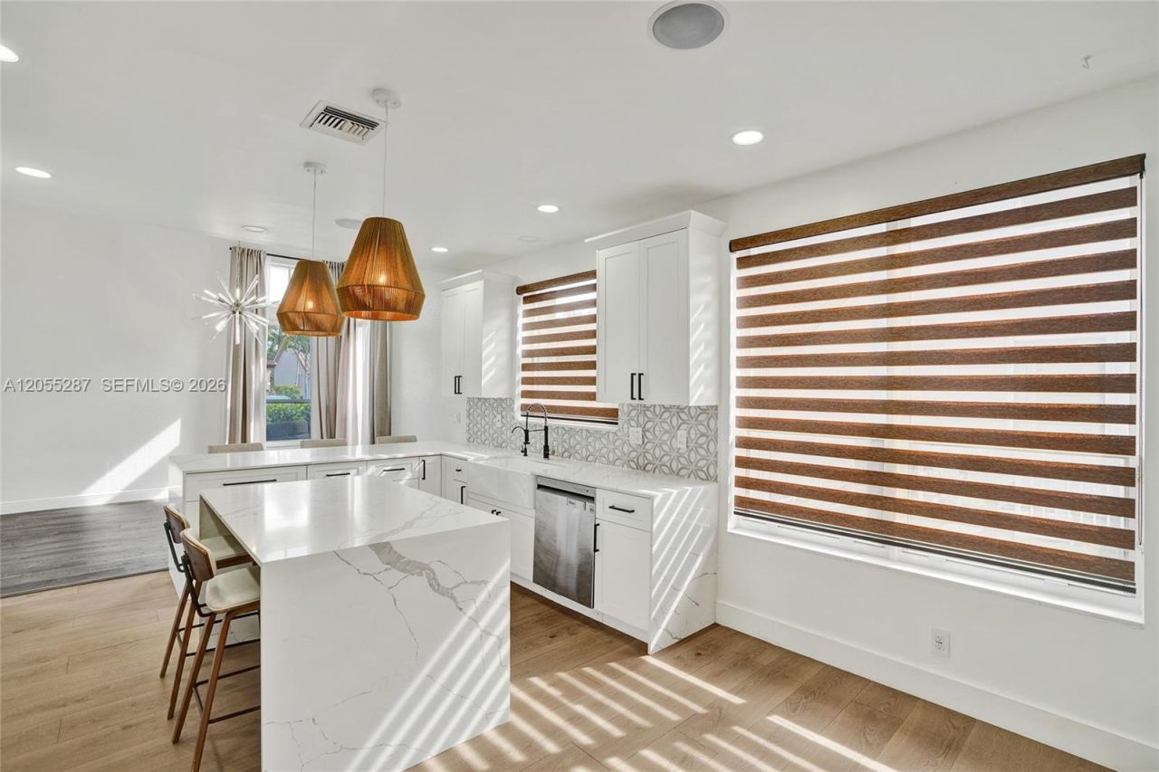 740 E Cypress Pointe Dr E, Pembroke Pines, FL 33027 Photo