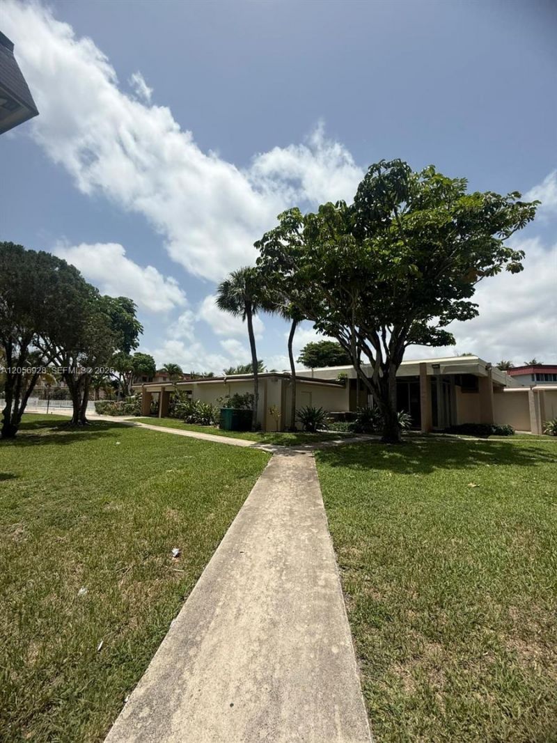 1540 NE 191st St , Unit 140, Miami, FL 33179 Photo