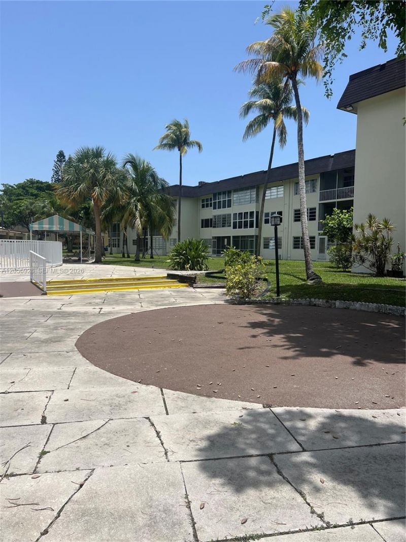 1540 NE 191st St , Unit 140, Miami, FL 33179 Photo