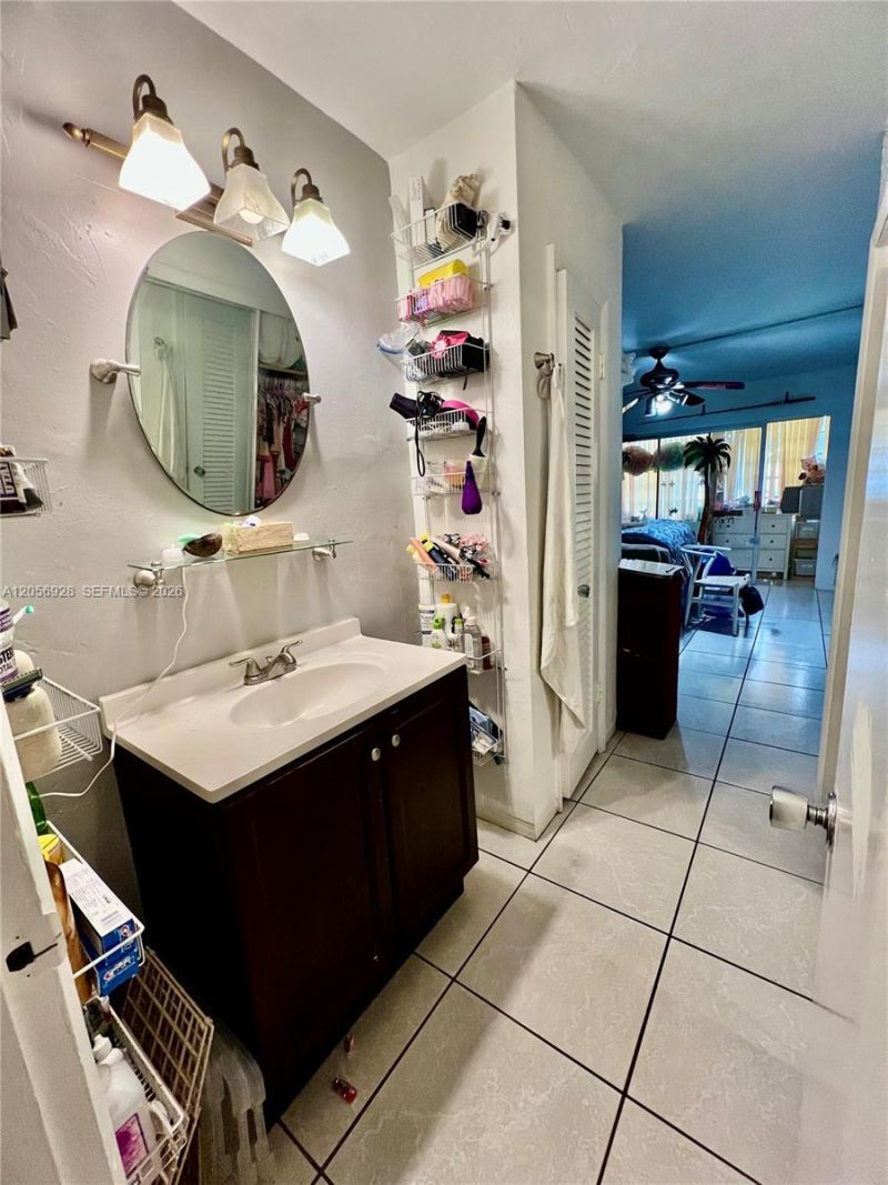 1540 NE 191st St , Unit 140, Miami, FL 33179 Photo