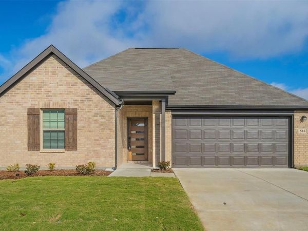 516 Ridgewood Drive, Van Alstyne, TX 75495