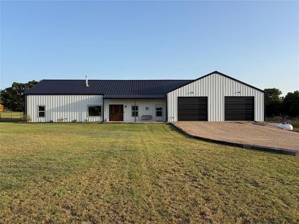 208 Chicken Field Road , Whitewright, TX 75491
