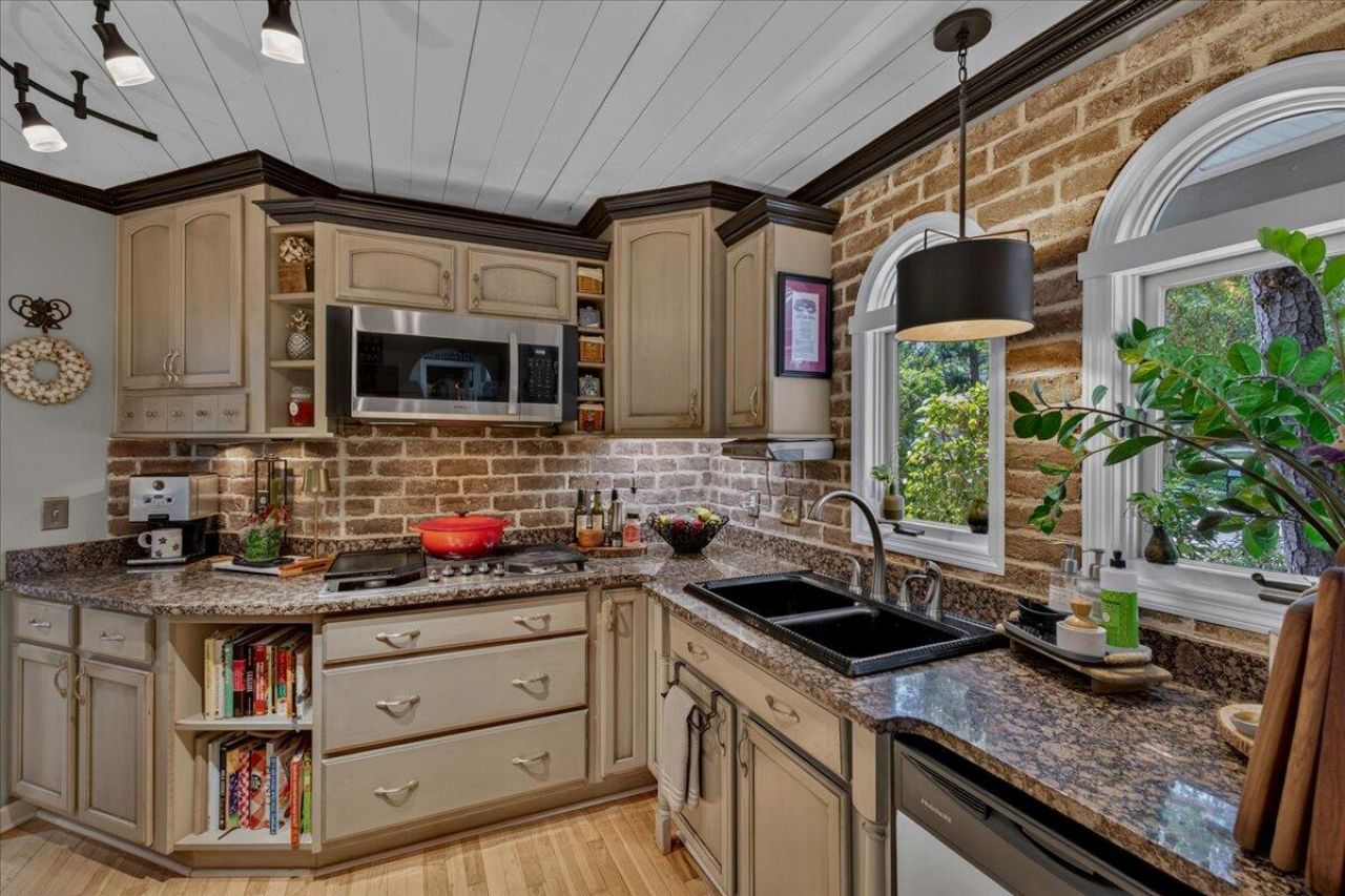 205 Telfair Court Photo 26