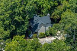205 Telfair Court photo 4