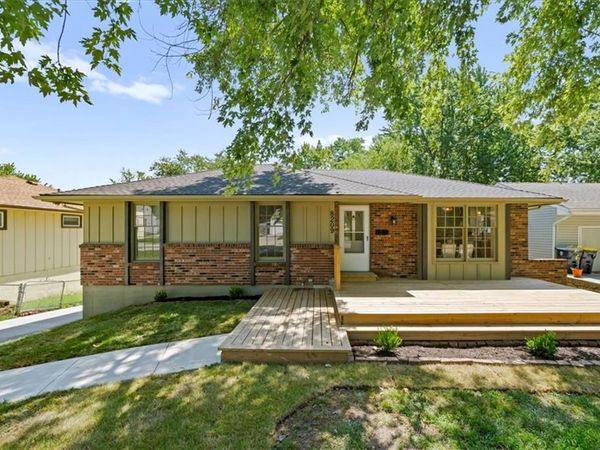 8209 Kenwood Avenue, Kansas City, MO 64131