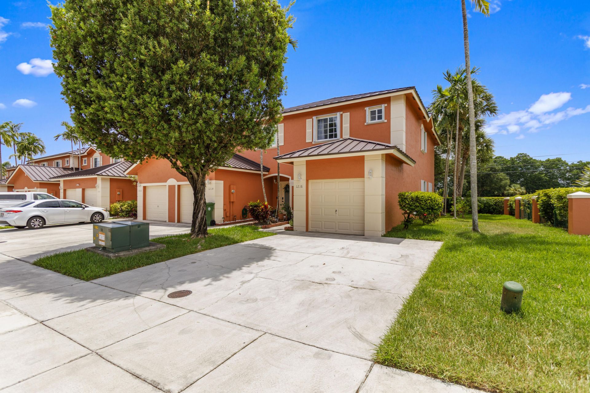1216 NW 100th Avenue, Pembroke Pines, FL 33024 Photo