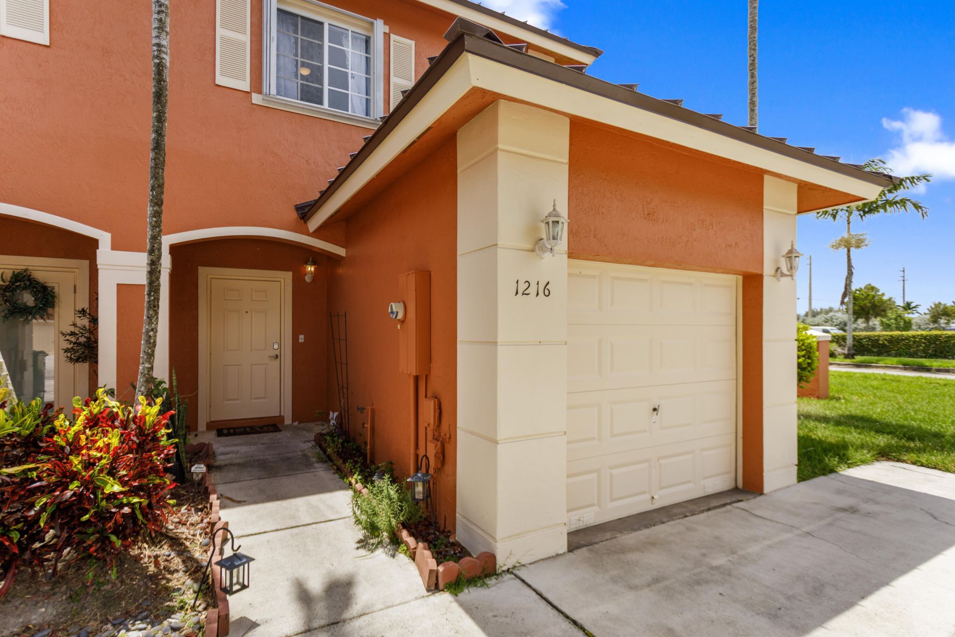 1216 NW 100th Avenue, Pembroke Pines, FL 33024 Photo
