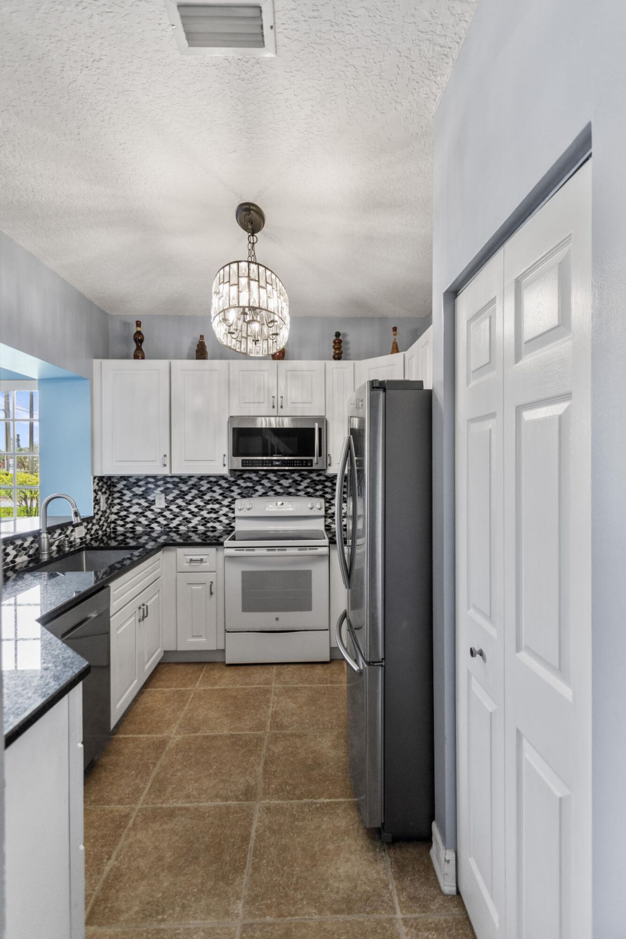 1216 NW 100th Avenue, Pembroke Pines, FL 33024 Photo