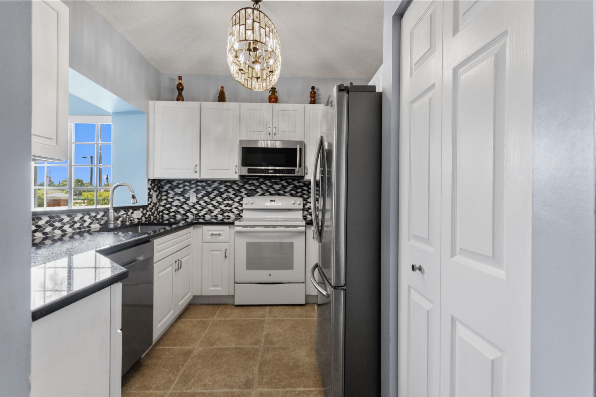 1216 NW 100th Avenue, Pembroke Pines, FL 33024 Photo