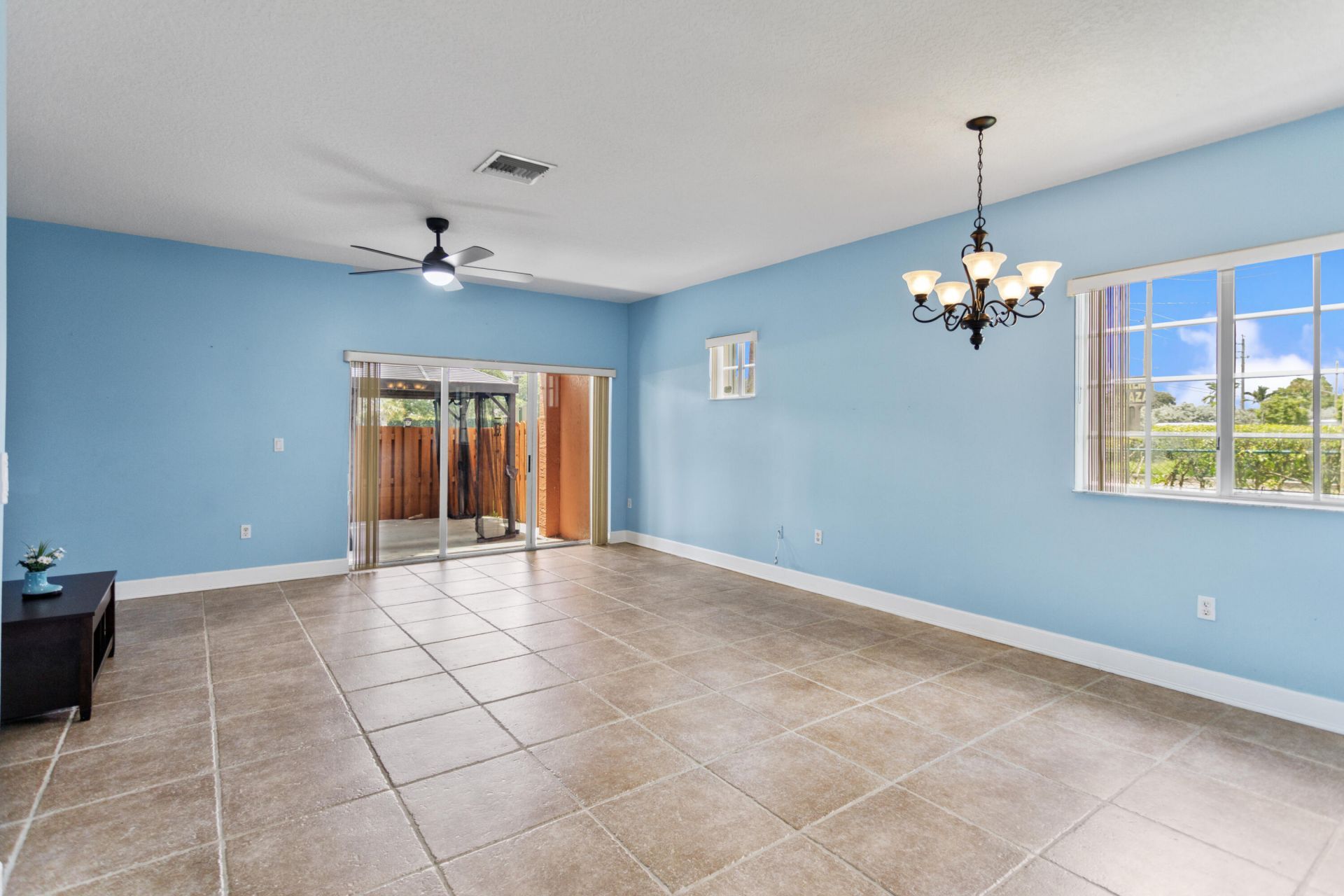1216 NW 100th Avenue, Pembroke Pines, FL 33024 Photo