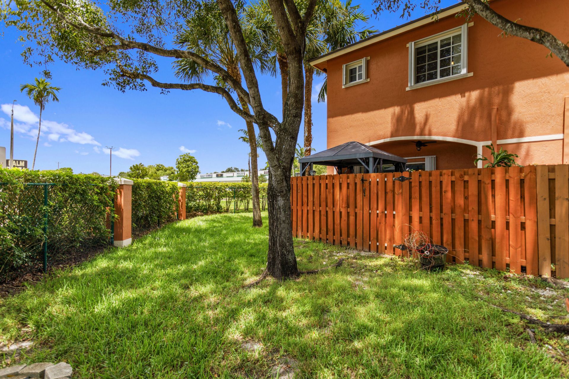 1216 NW 100th Avenue, Pembroke Pines, FL 33024 Photo