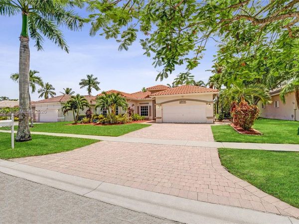 16428 NW 14th St , Pembroke Pines, FL 33028