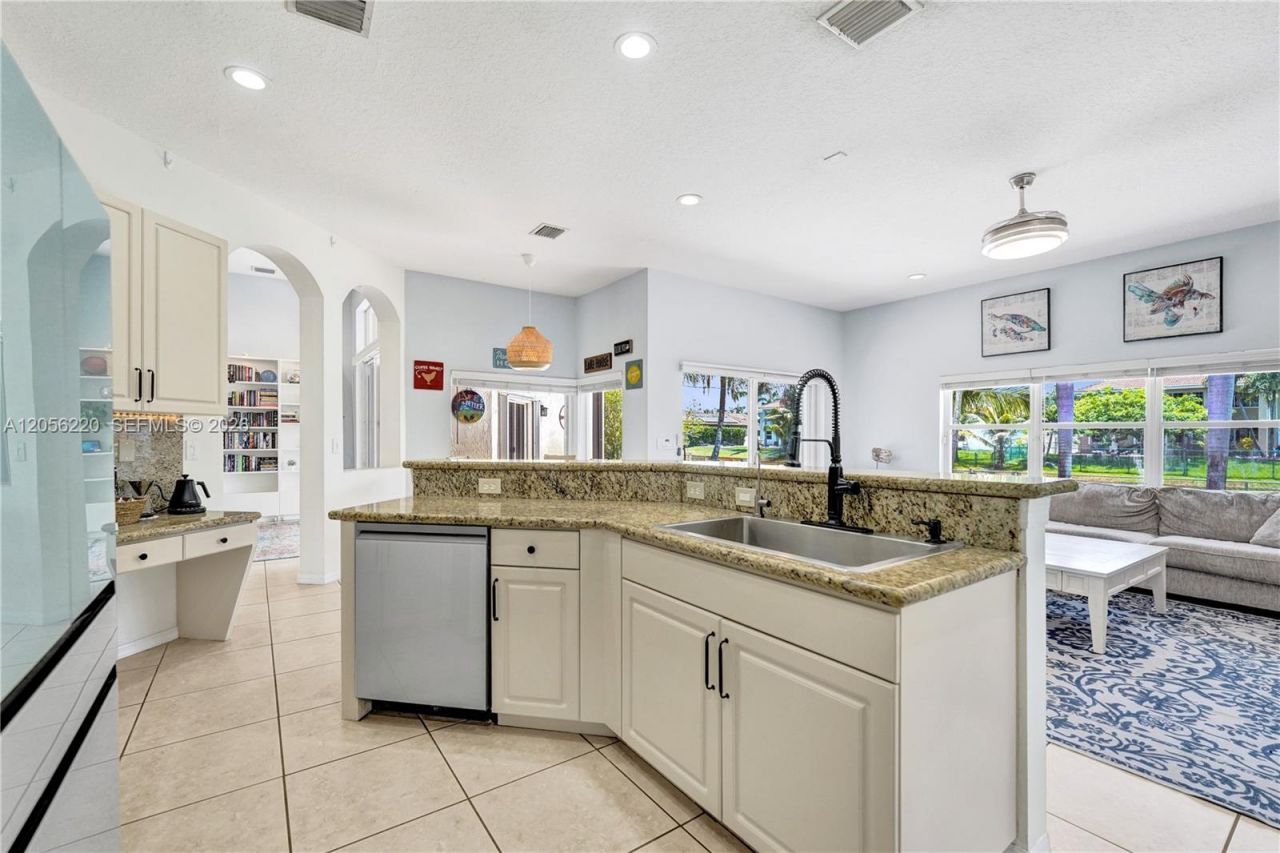 16428 NW 14th St , Pembroke Pines, FL 33028 Photo