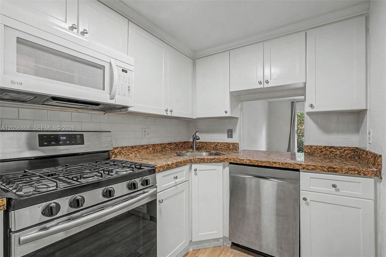 6709 N Kendall Dr, Unit 223, Pinecrest, FL 33156 Photo
