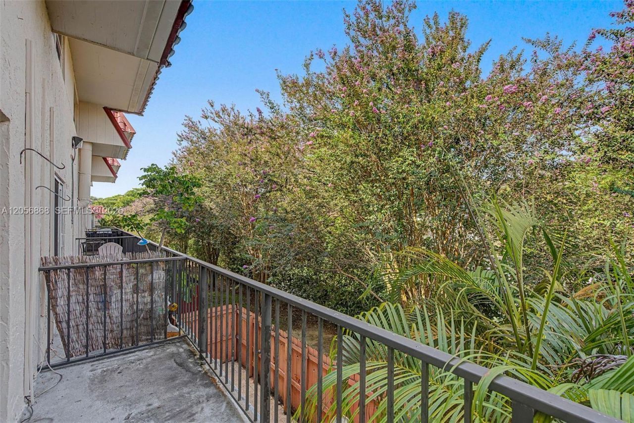 6709 N Kendall Dr, Unit 223, Pinecrest, FL 33156 Photo