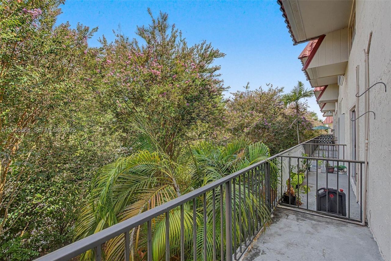 6709 N Kendall Dr, Unit 223, Pinecrest, FL 33156 Photo