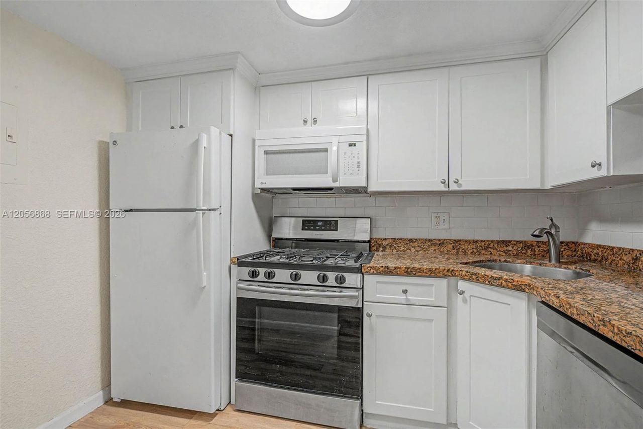6709 N Kendall Dr, Unit 223, Pinecrest, FL 33156 Photo