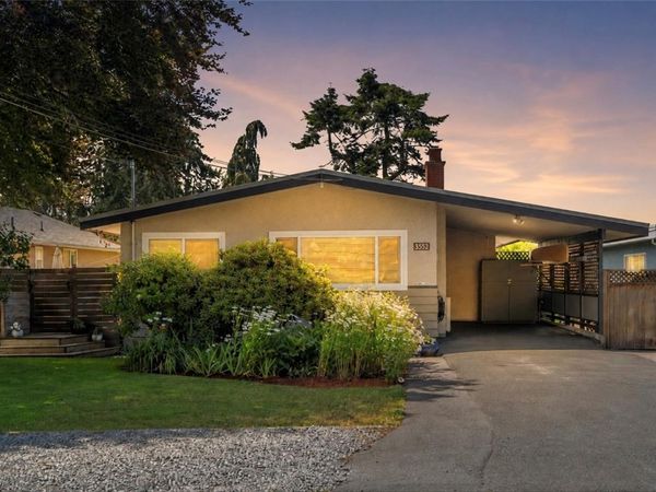 3552 Elliston Ave , Saanich, BC V8X 1R5