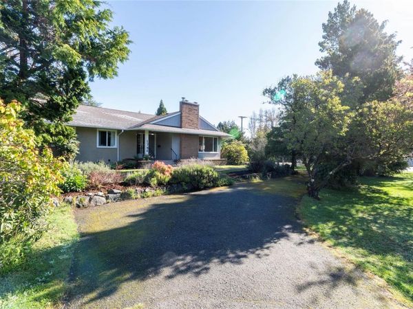 1794 Barrie Rd , Saanich, BC V8N 2W7