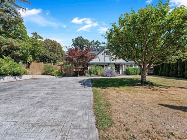 1514 Shorncliffe Rd , Saanich, BC V8P 2T4