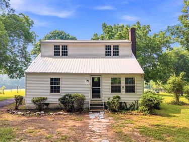 4011 Tobacco Road, Nathalie, VA 24577