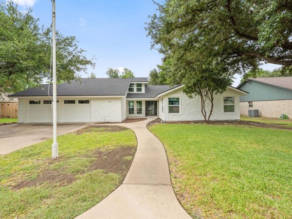 1403 Stone Ridge DR, Taylor, TX 76574