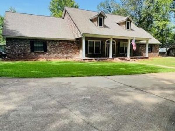 537 N Springlake Circle, Terry, MS 39170