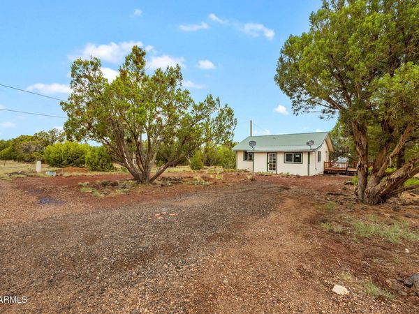 8376 APACHE Drive, Show Low, AZ 85901