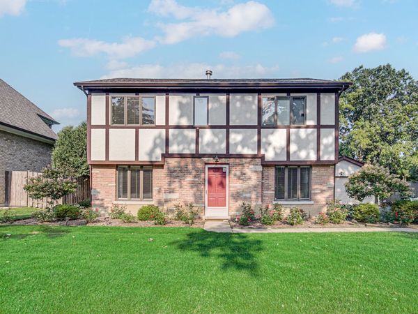 23327 N Wildwood Lane, Deerfield, IL 60015